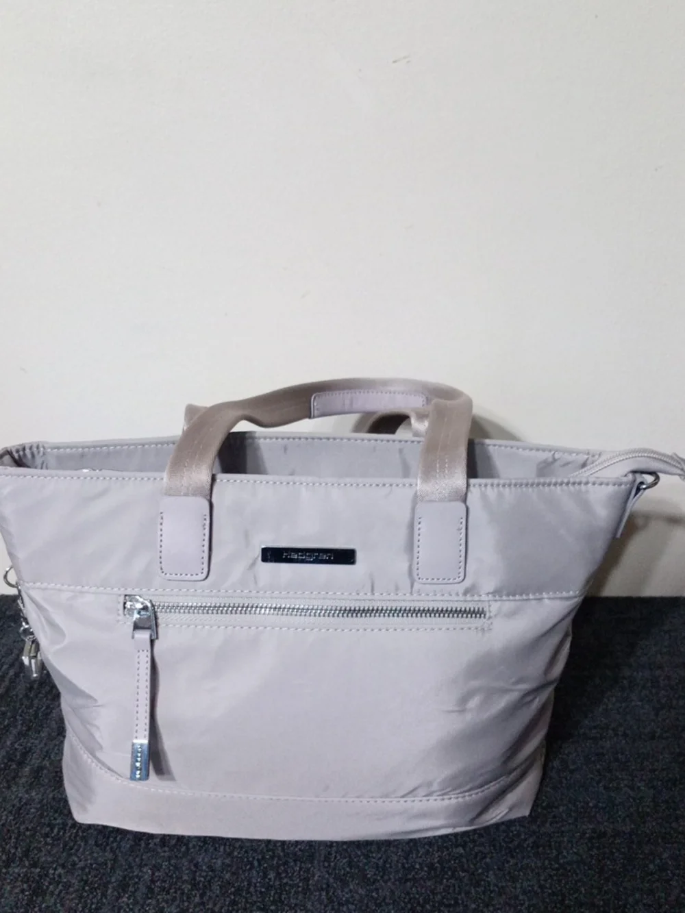 Light Gray Women's Tote with Front Zip Pocket - Hedgren - Picture 1 of 7